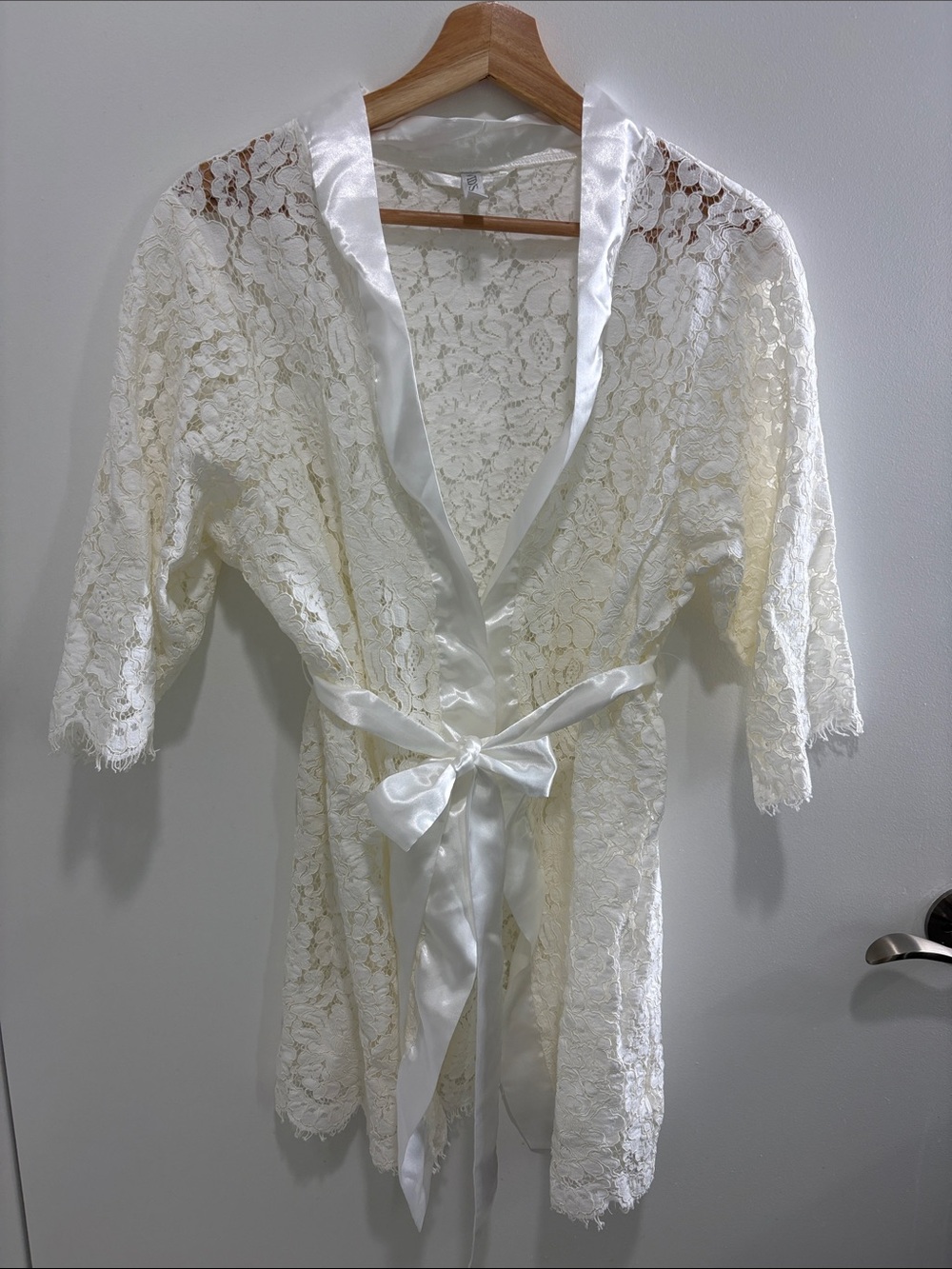 Lace Satin-Trim Robe - Cream